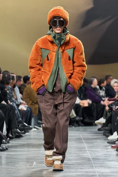 Look 19